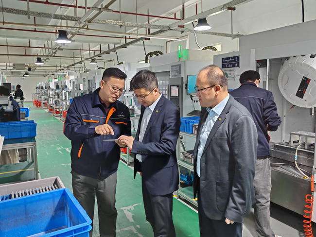 中國(guó)有研黨委副書記李志輝到東莞復(fù)材調(diào)研
