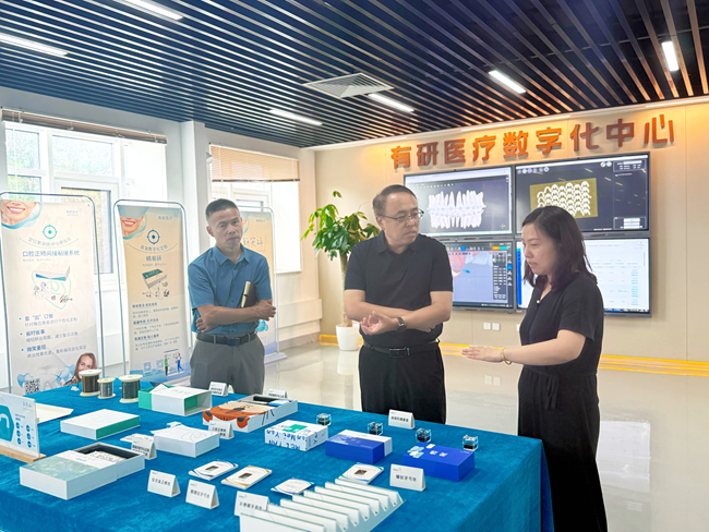 中國(guó)有研黨委委員、紀(jì)委書(shū)記唐學(xué)智到有研醫(yī)療調(diào)研