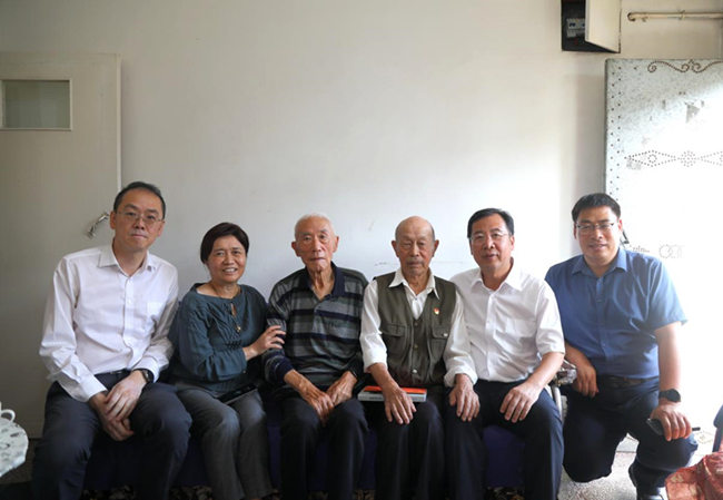 中國有研黨委書記、董事長趙曉晨看望三線建設時期援建905廠老同志代表